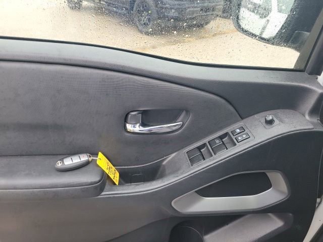 Used 2023 Nissan Frontier SV image 14