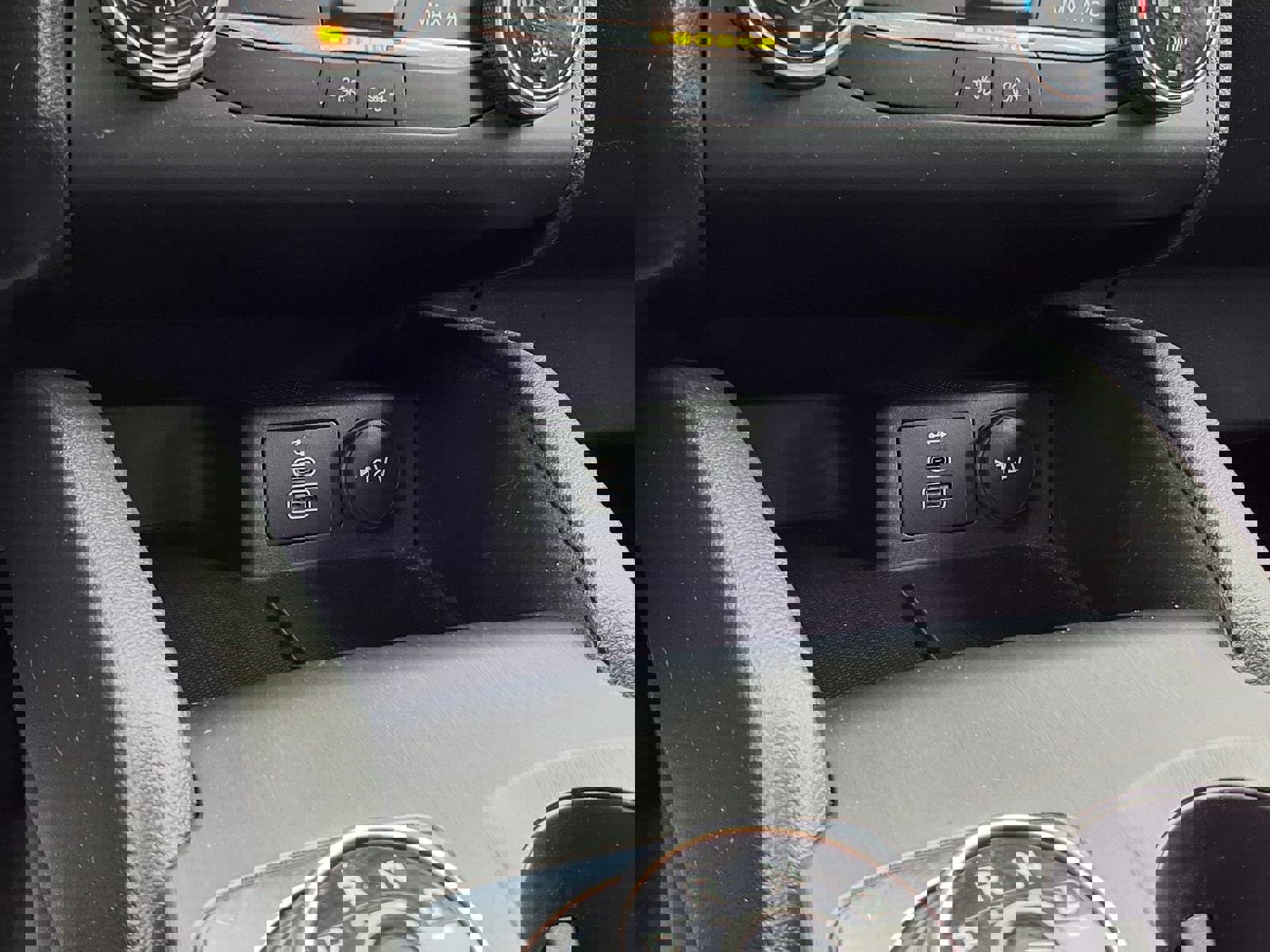 Used 2025 Ford Escape Active image 13