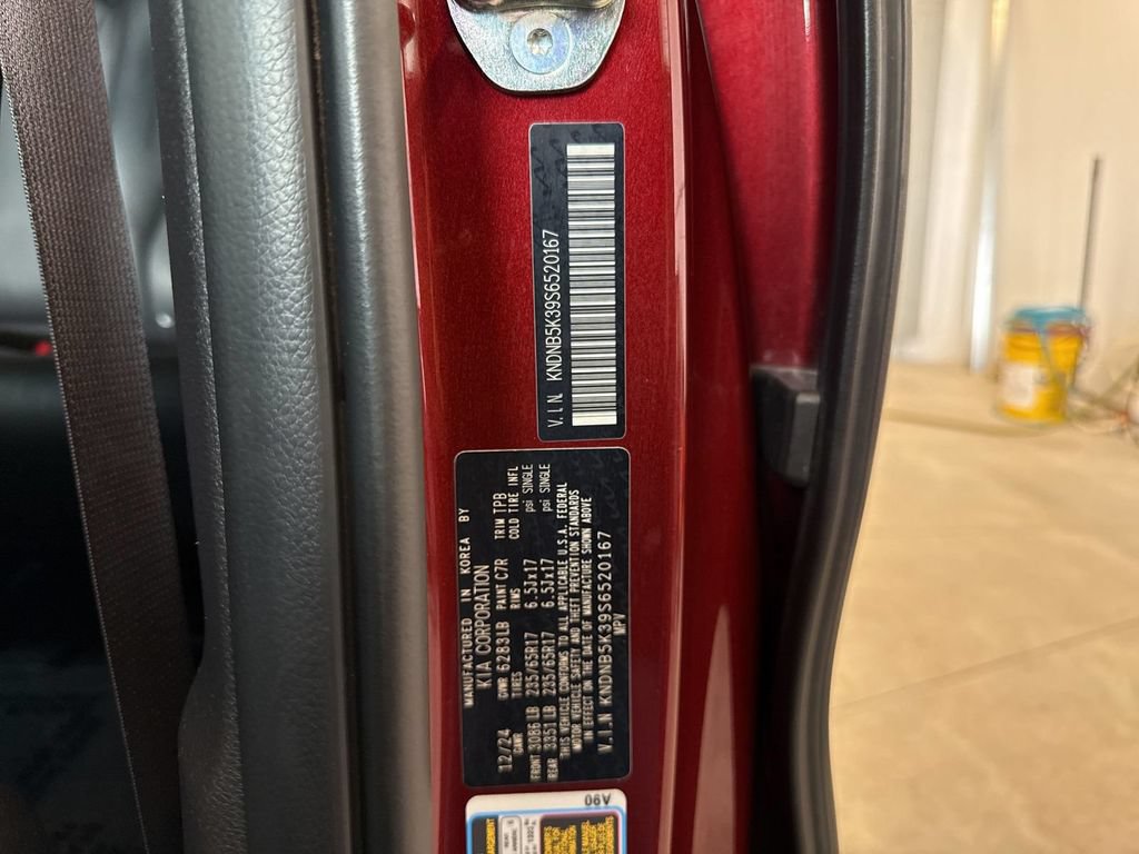 Certified 2025 Kia Carnival FWD image 24
