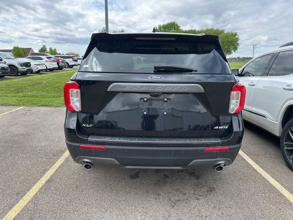 Used 2022 Ford Explorer XLT w/ Equipment Group 202A AWD/4WD image 16