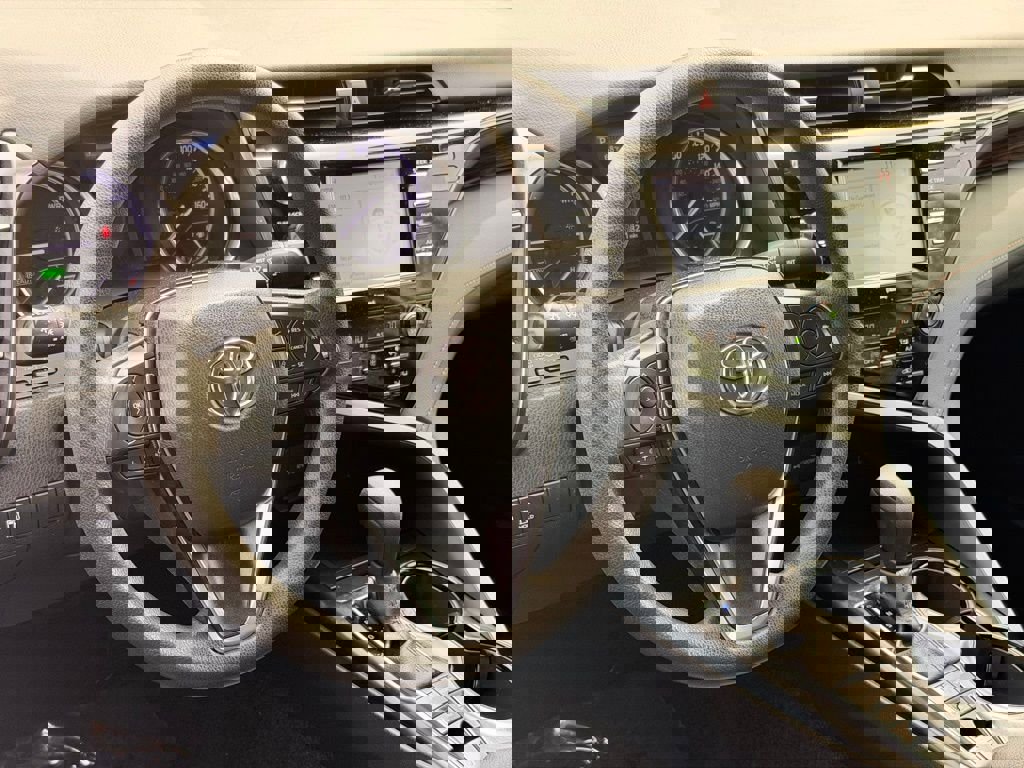 Used 2020 Toyota Camry LE FWD image 19