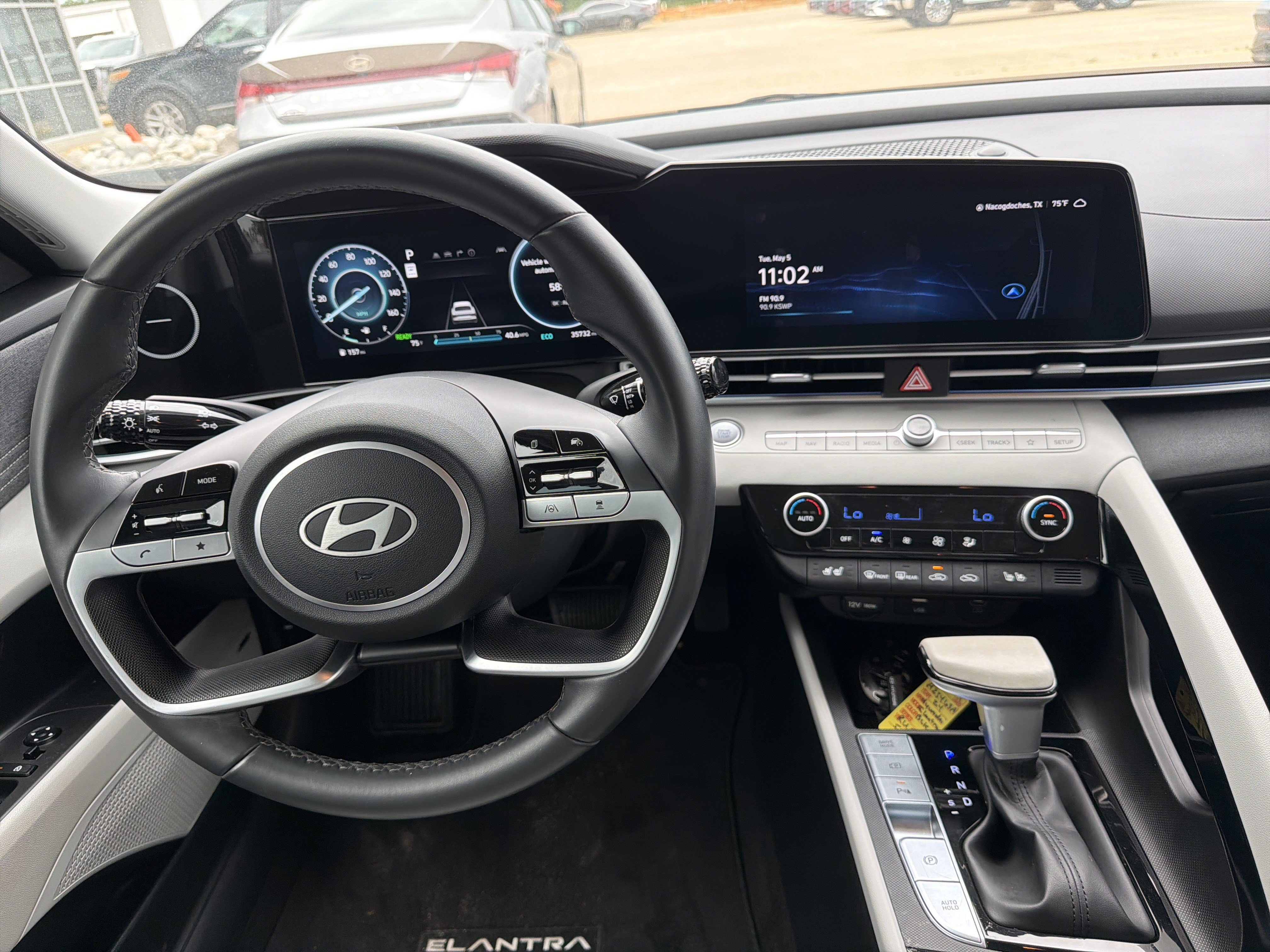 Used 2024 Hyundai Elantra Limited FWD image 11