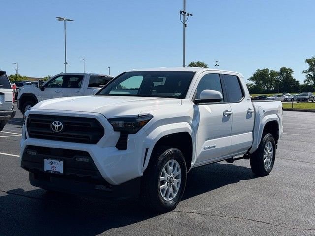 Used 2025 Toyota Tacoma SR5 RWD image 10