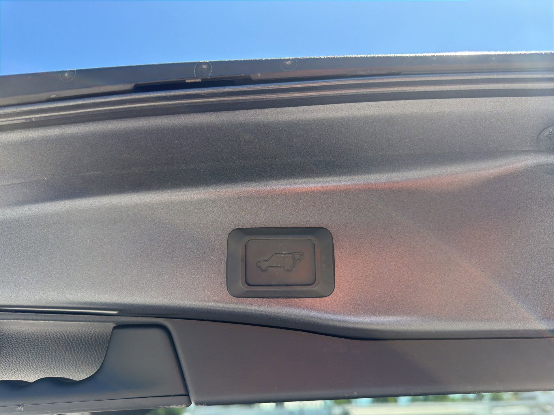 Used 2019 Toyota RAV4 Limited FWD image 10