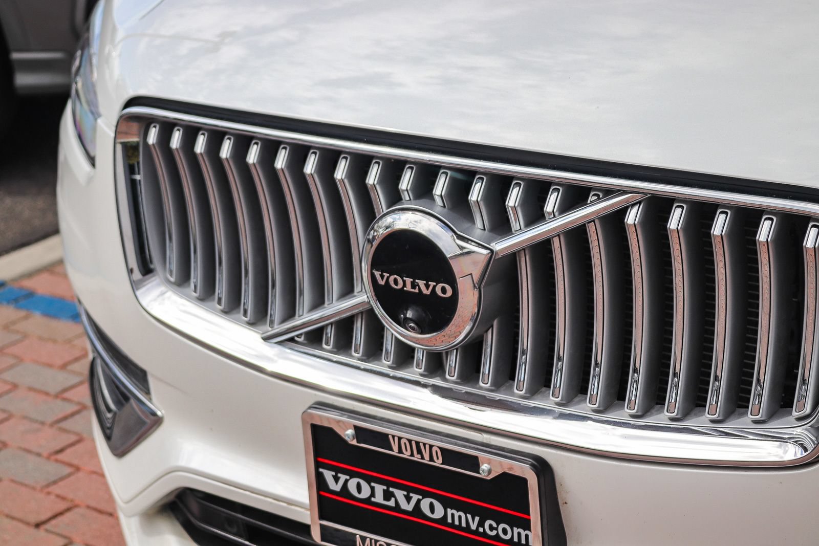 Used 2025 Volvo XC90 T8 Plus w/ Protection Package Premier AWD/4WD image 13