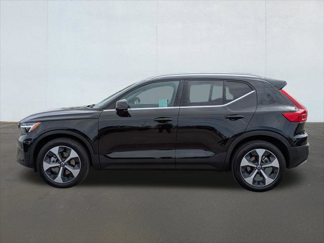 Used 2025 Volvo XC40 B5 Core w/ Protection Package Premier image 2