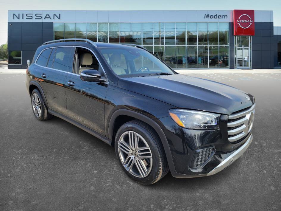 Used 2025 Mercedes-Benz GLS 450 4MATIC image 3