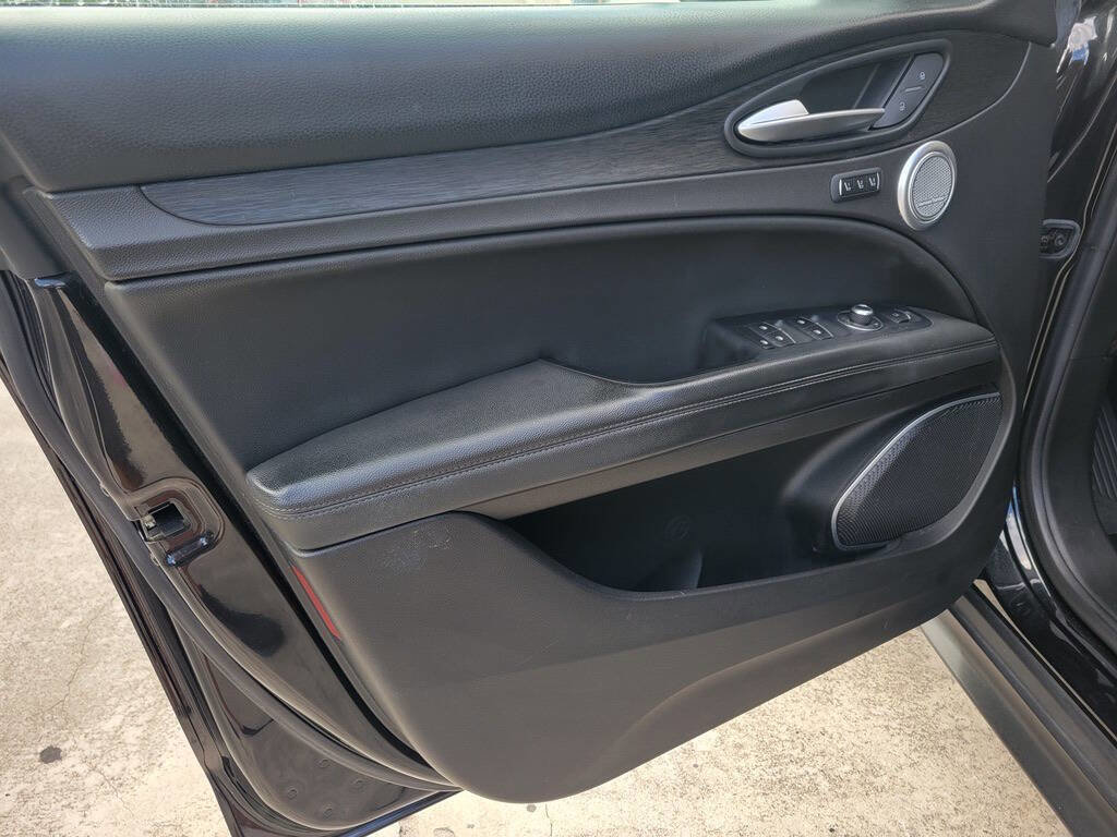 Used 2019 Alfa Romeo Stelvio Sprint w/ Nero Edizione image 23