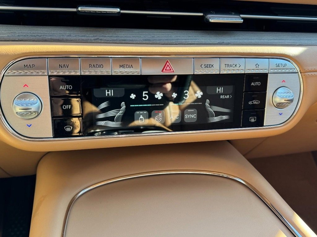 Certified 2023 Genesis G90 3.5T image 18