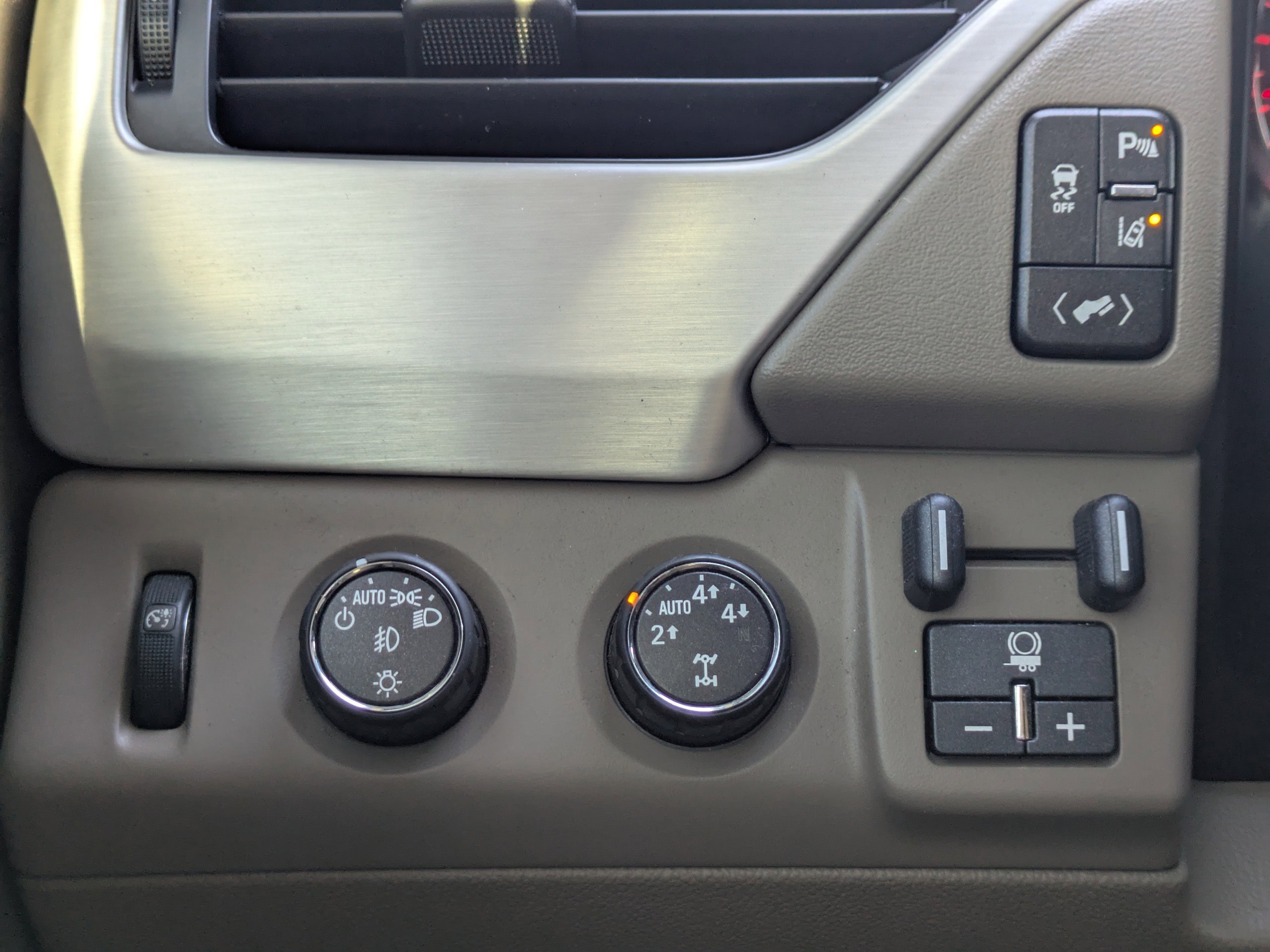 Used 2015 GMC Yukon SLT w/ HD Trailering Package image 30