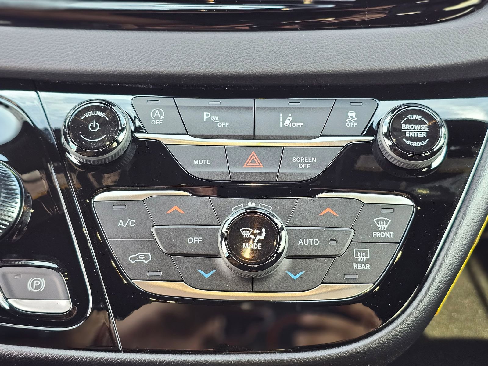New 2026 Chrysler Voyager LX FWD image 11