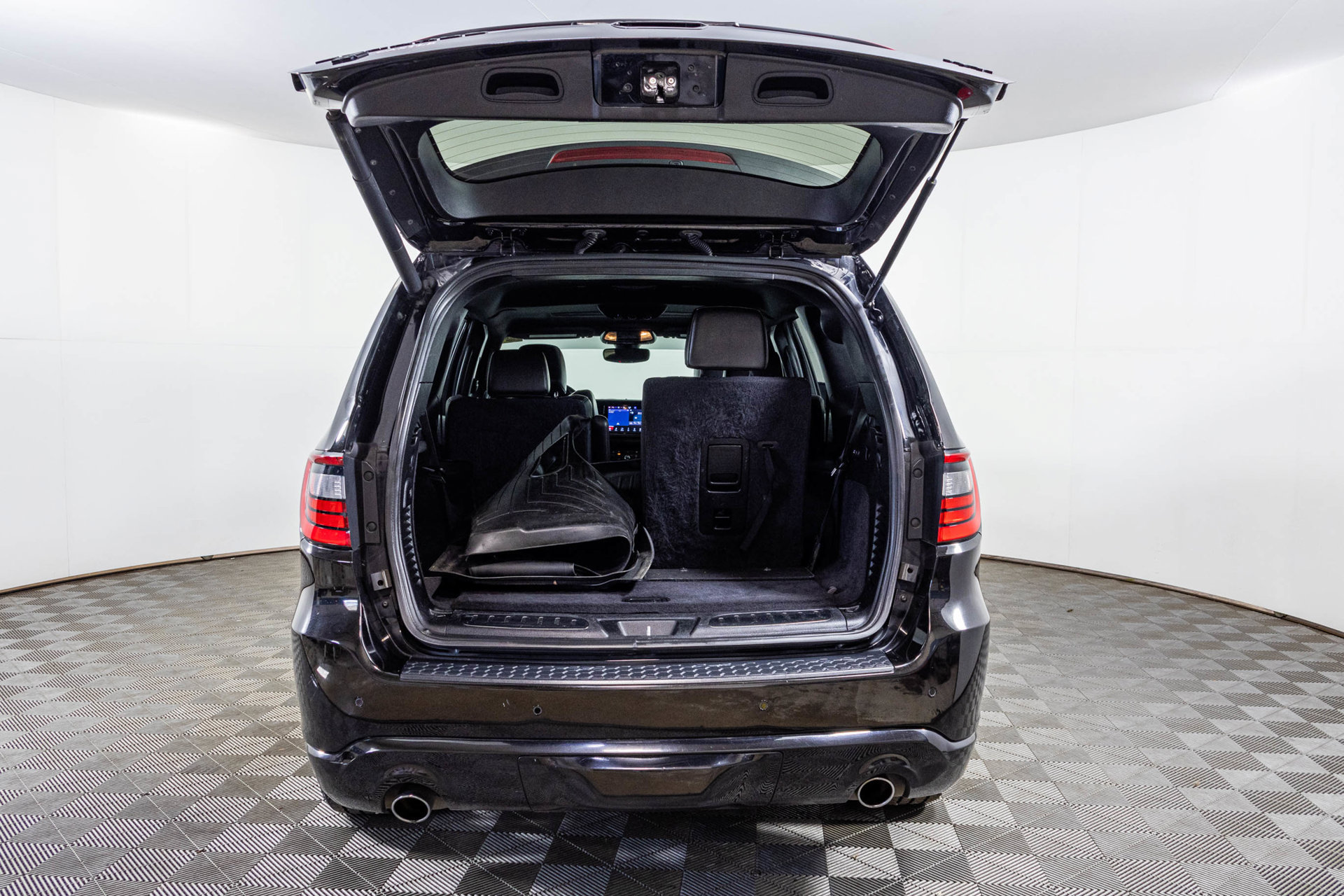 Used 2021 Dodge Durango R/T w/ Blacktop Package AWD/4WD image 45