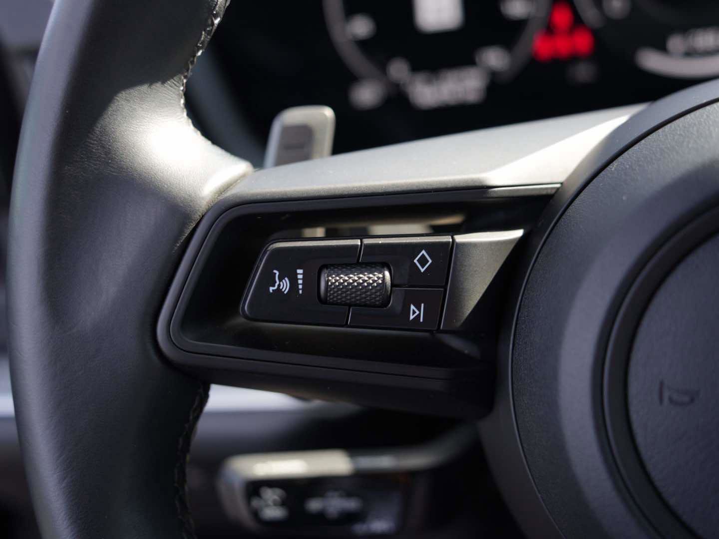 Used 2024 Porsche Cayenne image 17