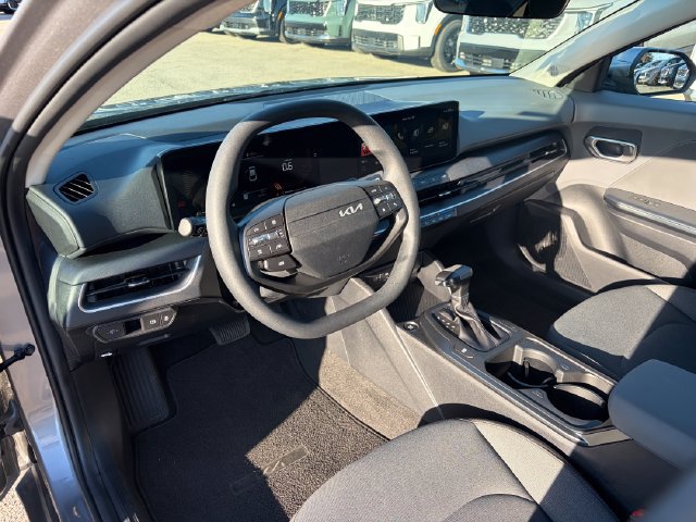 Used 2025 Kia K4 FWD image 25