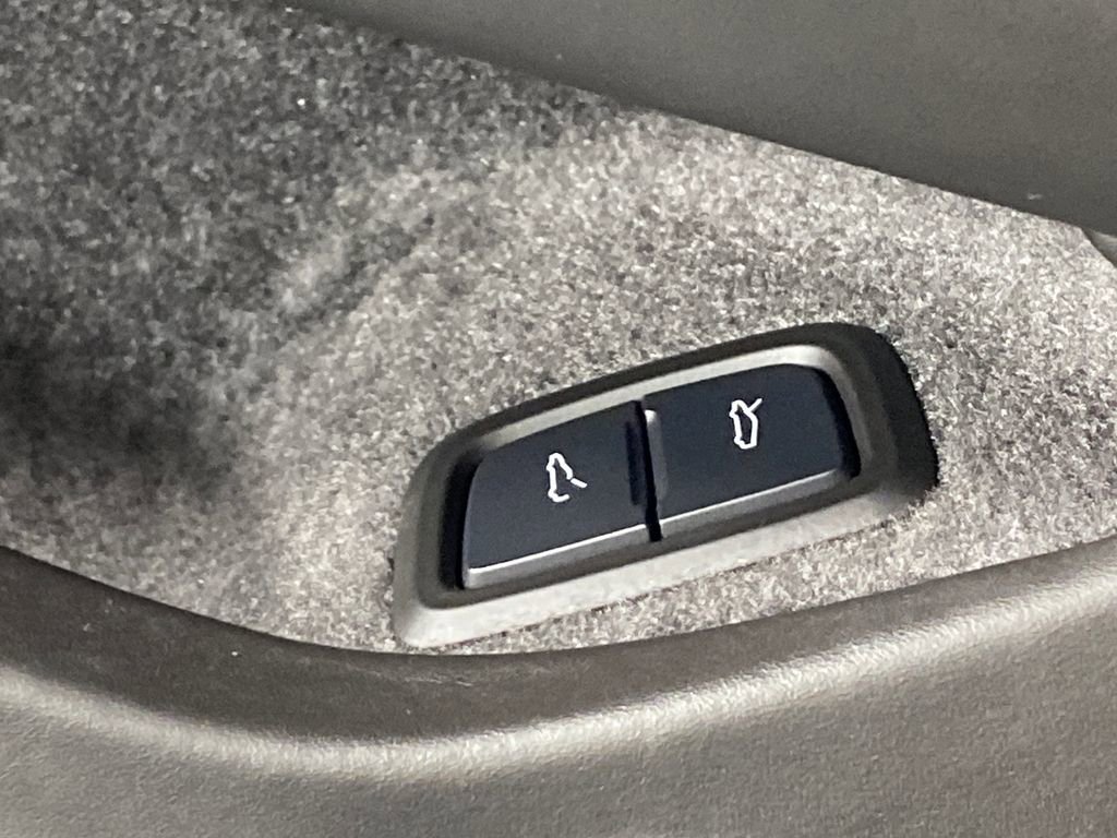 Used 2021 Chevrolet Corvette Stingray Premium Cpe w/ Z51 Performance Package image 29