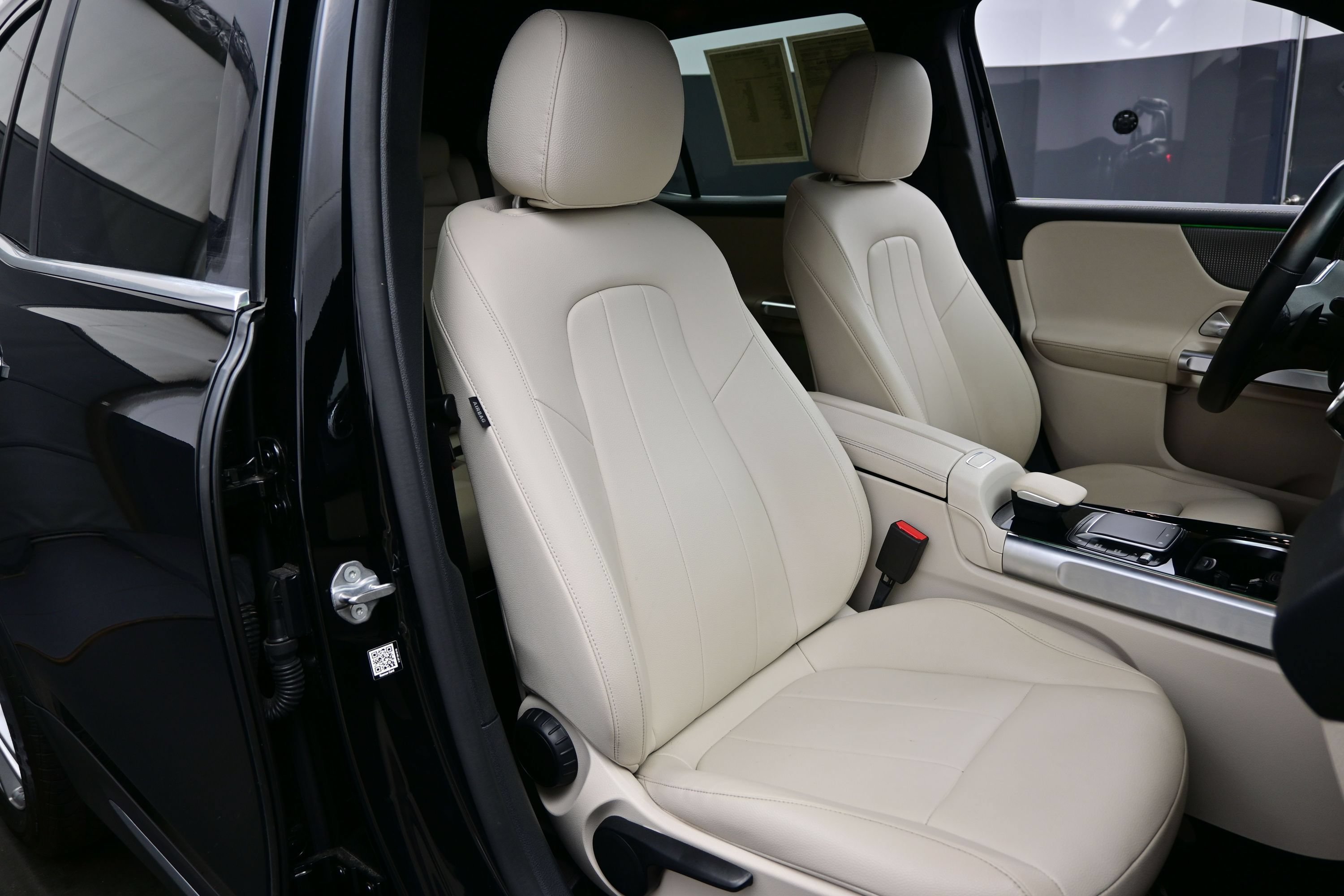 Used 2022 Mercedes-Benz GLB 250 4MATIC image 14