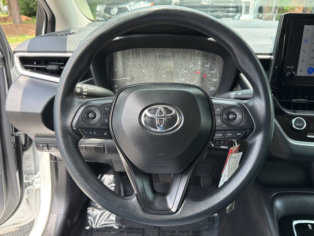 Used 2025 Toyota Corolla LE FWD image 25