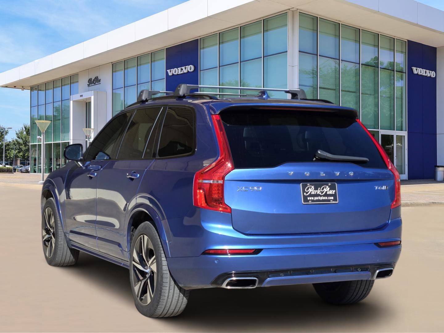 Used 2020 Volvo XC90 T6 R-Design image 4