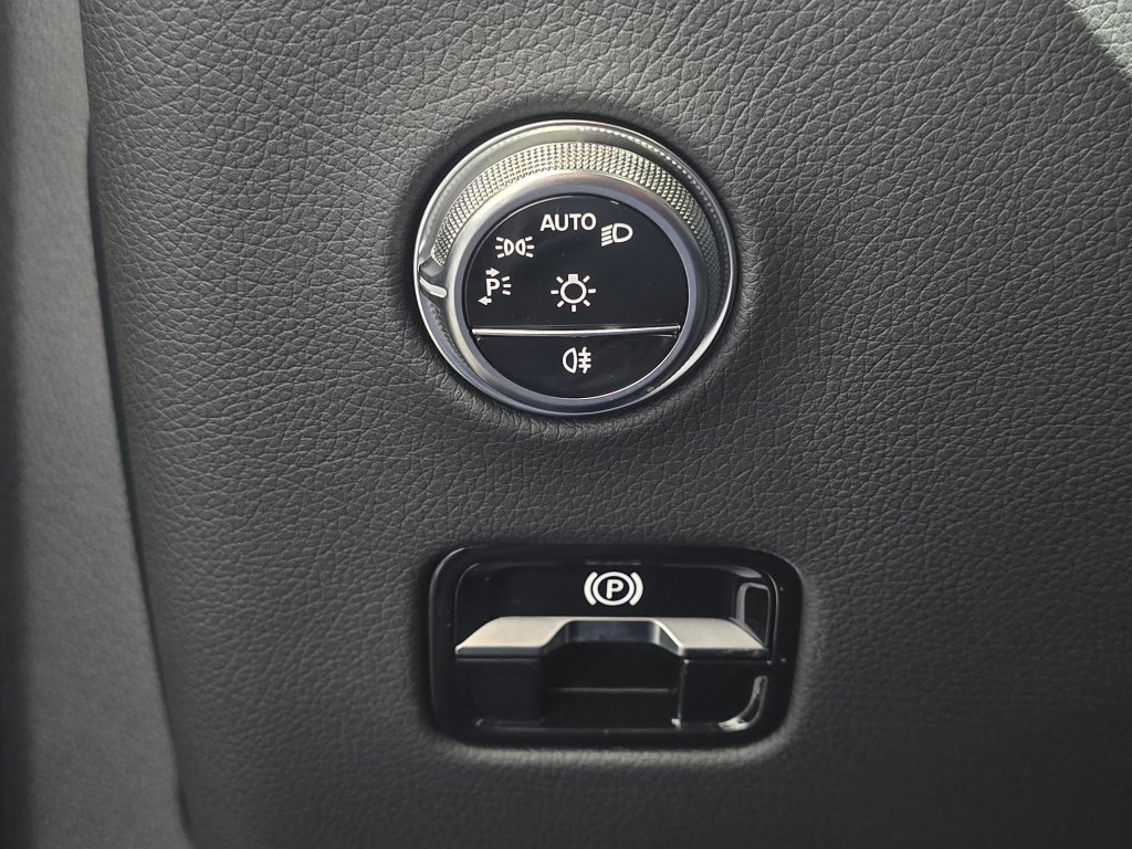 New 2026 Mercedes-Benz GLC 300 4MATIC image 38
