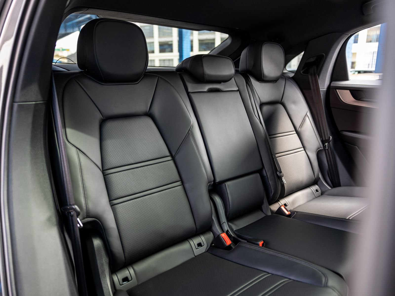 Certified 2025 Porsche Cayenne Coupe AWD/4WD image 53