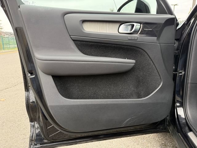 Used 2021 Volvo XC40 T5 Inscription w/ Protection Package image 18