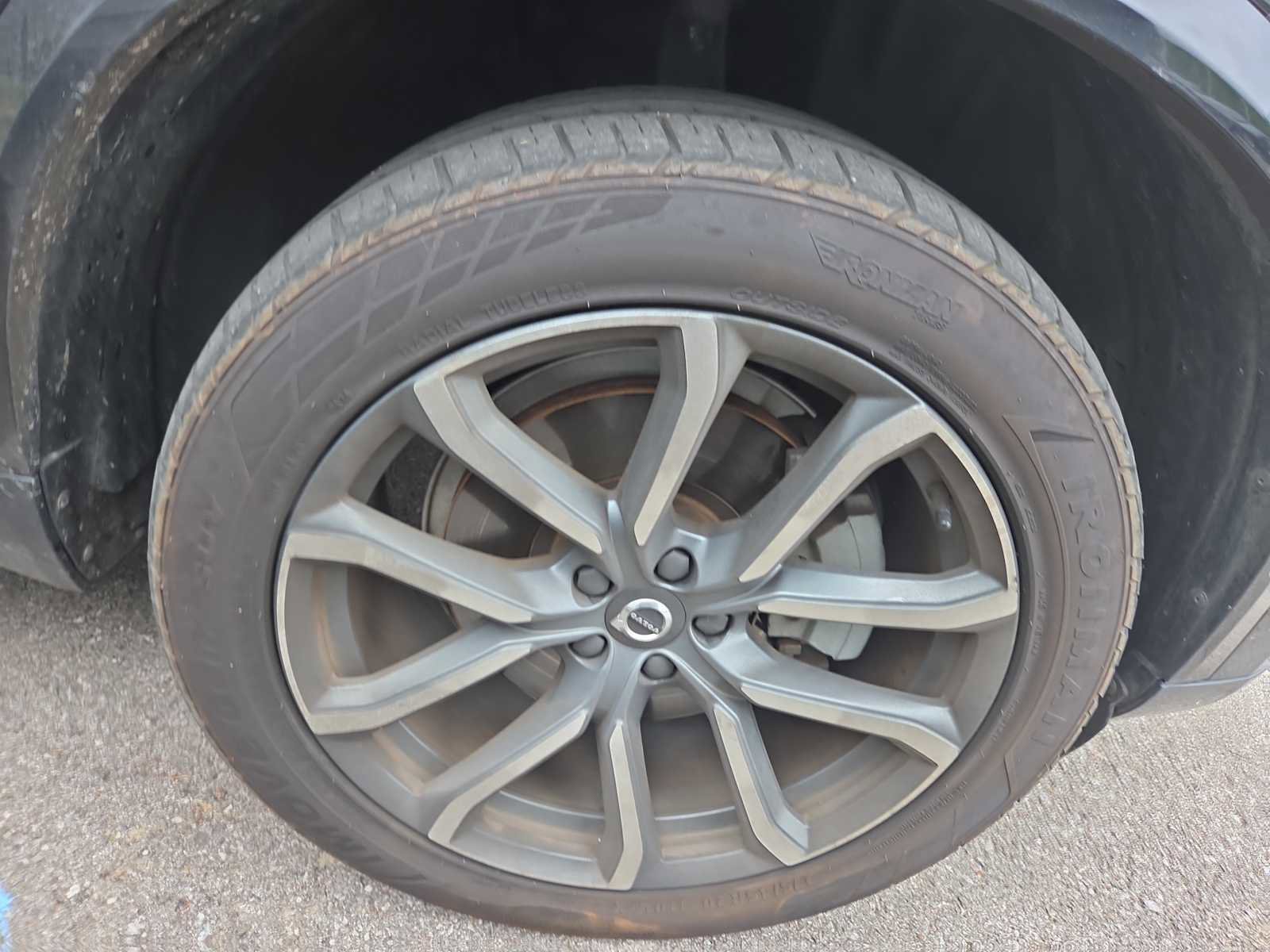 Used 2017 Volvo XC90 T6 Momentum w/ Vision Package AWD/4WD image 2