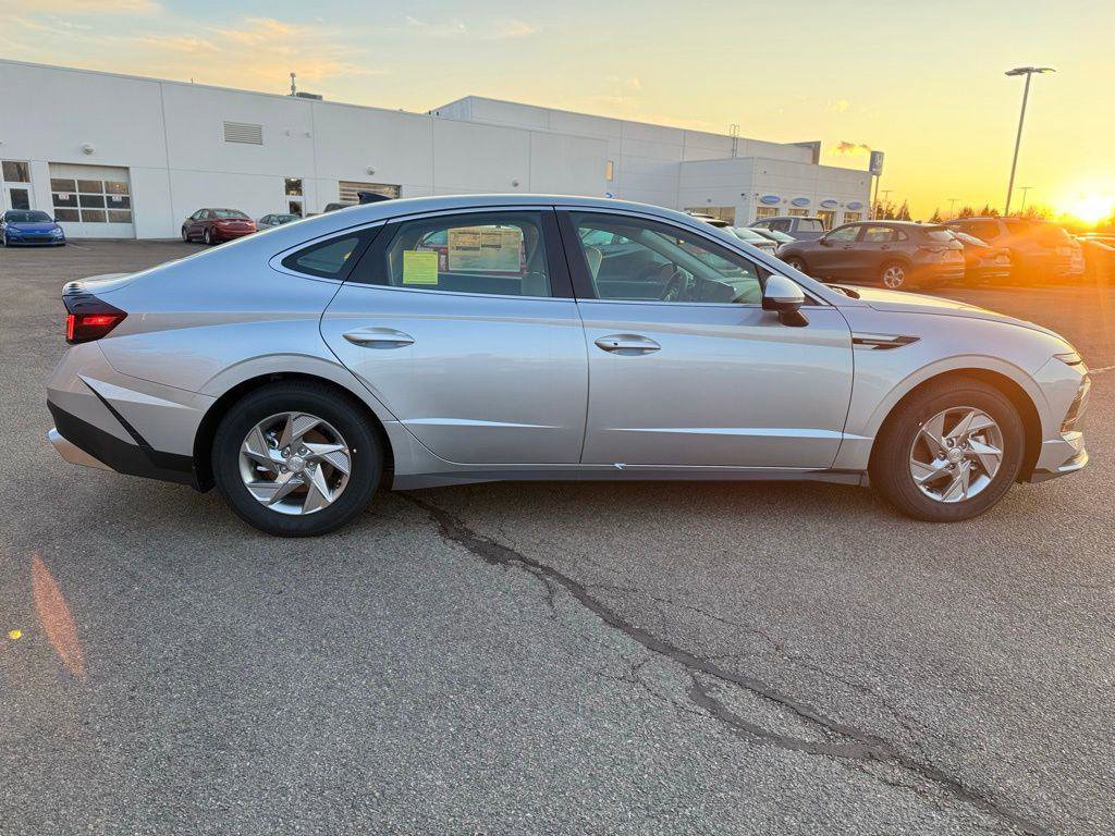 New 2026 Hyundai Sonata SE FWD image 16