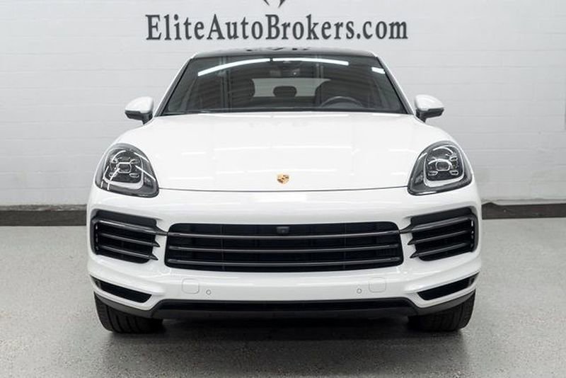 Used 2023 Porsche Cayenne Platinum Edition image 3