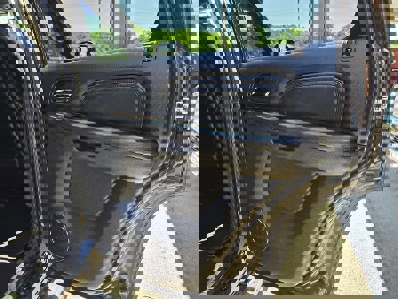 Used 2011 GMC Yukon Denali image 17