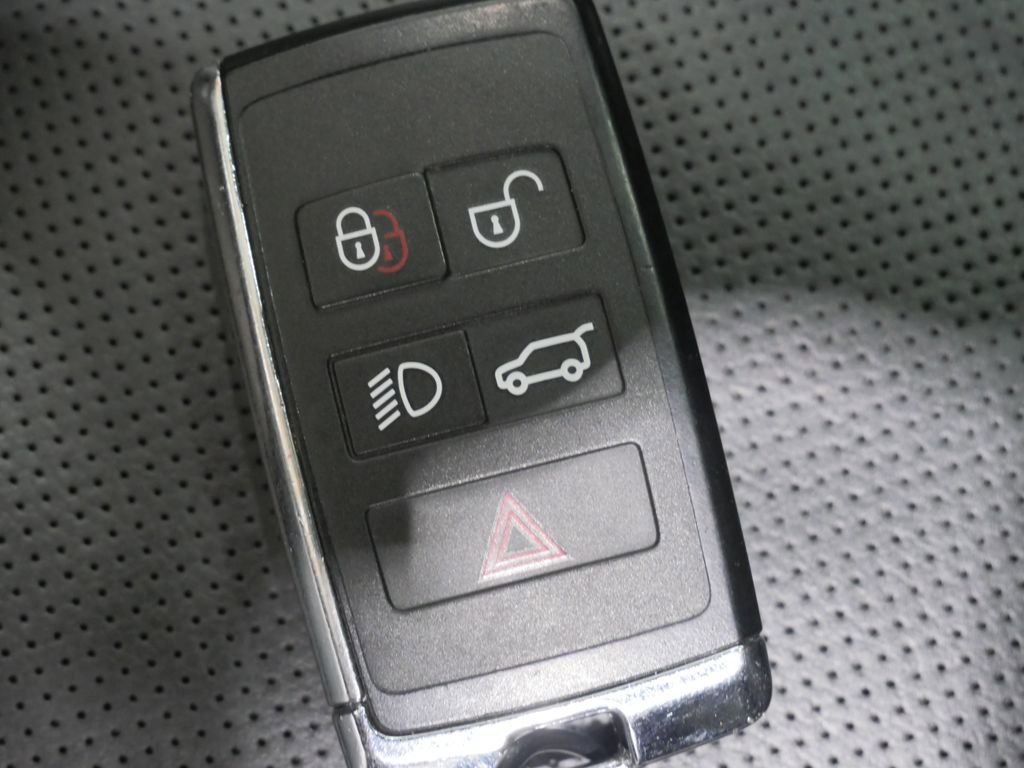 Used 2025 Land Rover Range Rover Velar Dynamic SE AWD/4WD image 25
