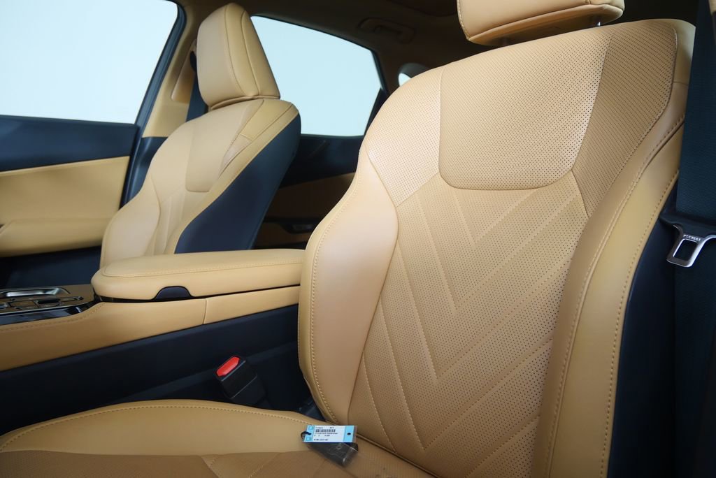 Used 2024 Lexus NX 300h AWD w/ Luxury Package image 12