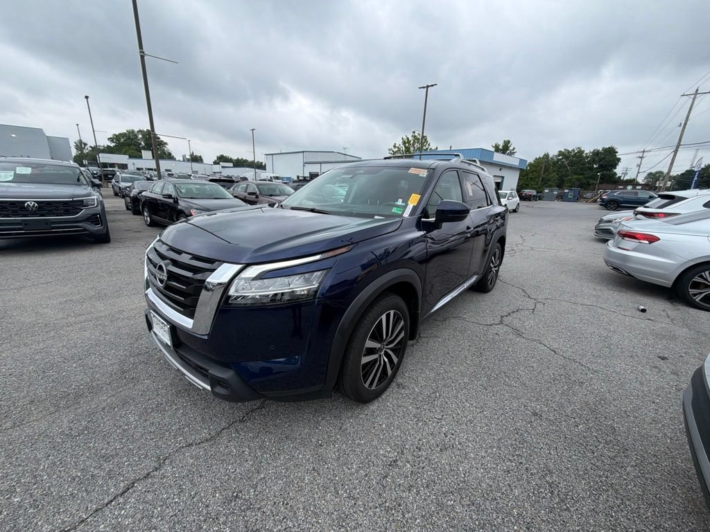 Used 2024 Nissan Pathfinder Platinum w/ Cargo Package AWD/4WD image 3
