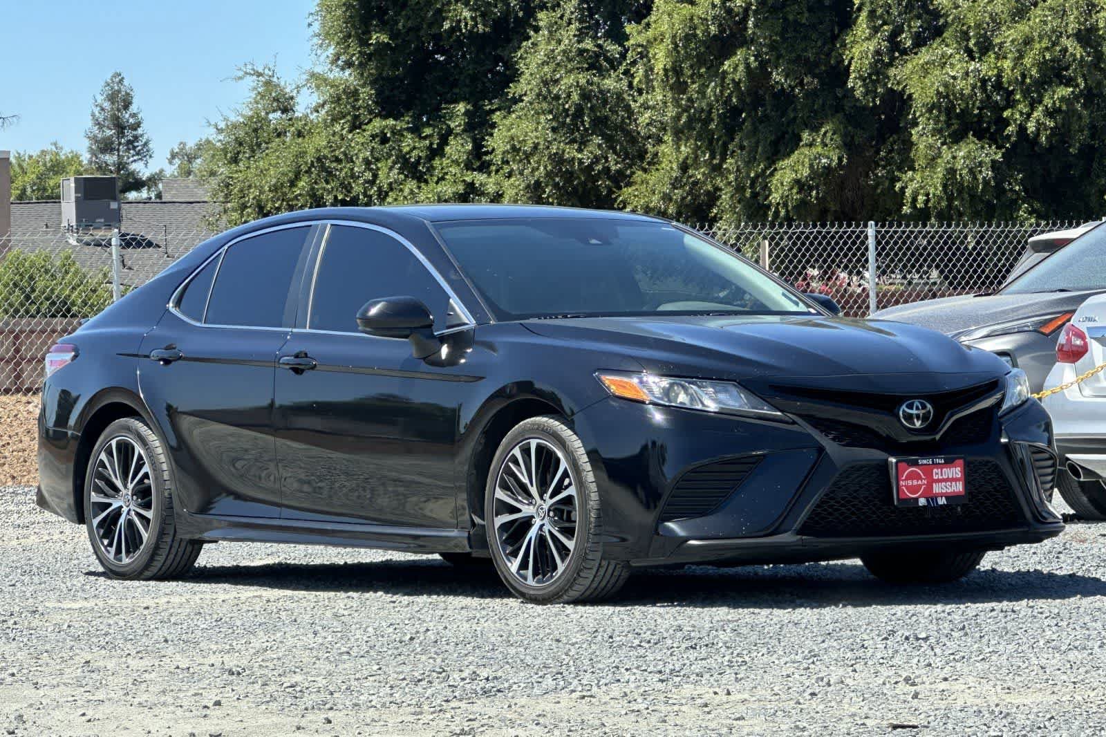Used 2020 Toyota Camry SE w/ Carpet Mat Package FWD image 10