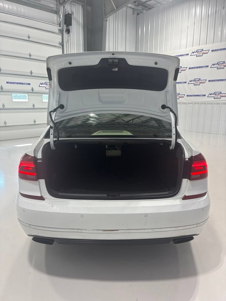Used 2017 Volkswagen Passat 3.6 SEL Premium FWD image 30