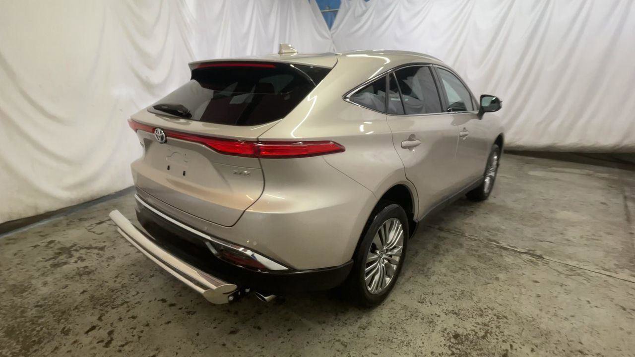Used 2024 Toyota Venza XLE image 8