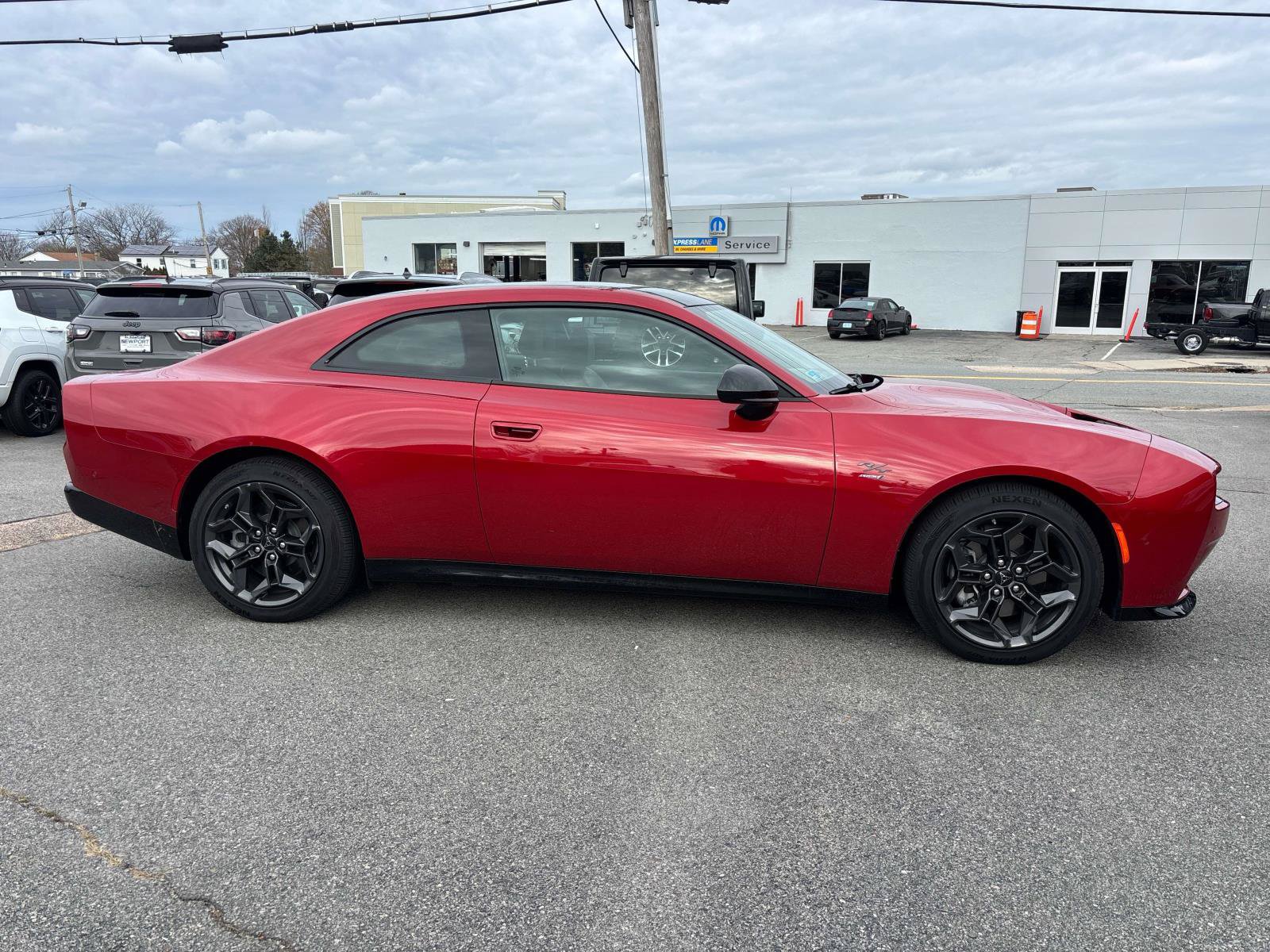 Used 2025 Dodge Charger Daytona R/T w/ Sun & Sound Package AWD/4WD image 2