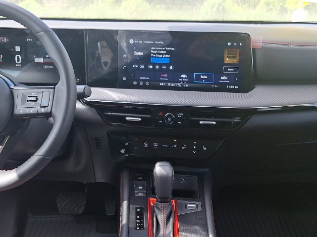 New 2026 Nissan Kicks SR w/ SR Premium Package FWD image 17