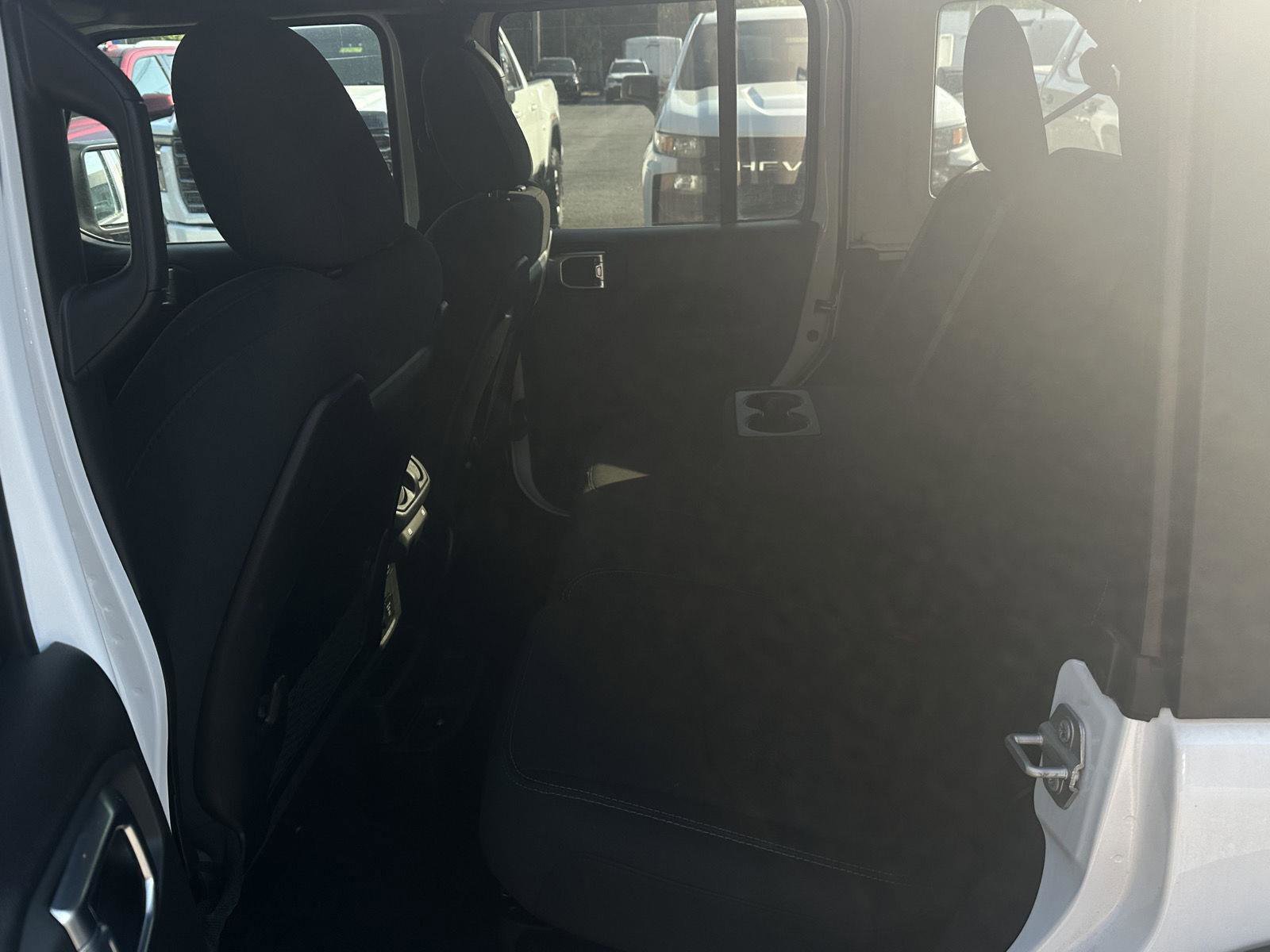 Used 2024 Jeep Wrangler Unlimited Rubicon 4xe AWD/4WD image 18