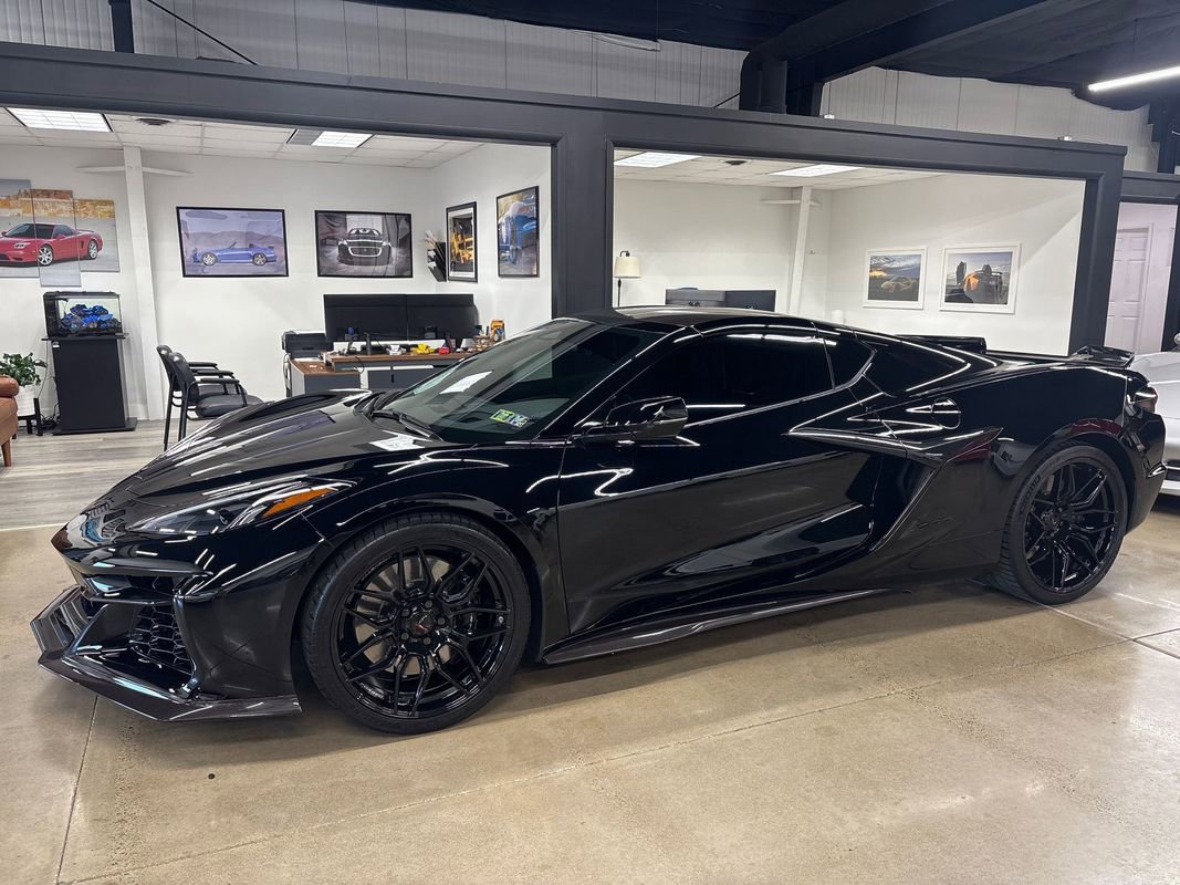 Used 2025 Chevrolet Corvette Z06 image 3