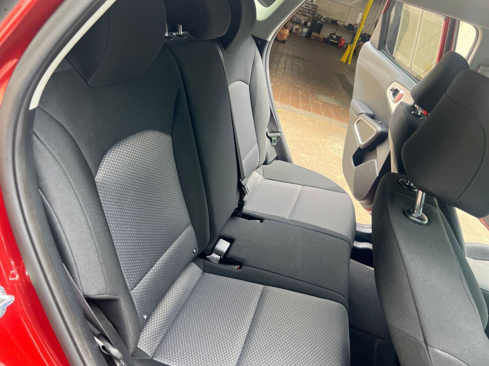 Used 2025 Kia Soul LX w/ LX Technology Package FWD image 21