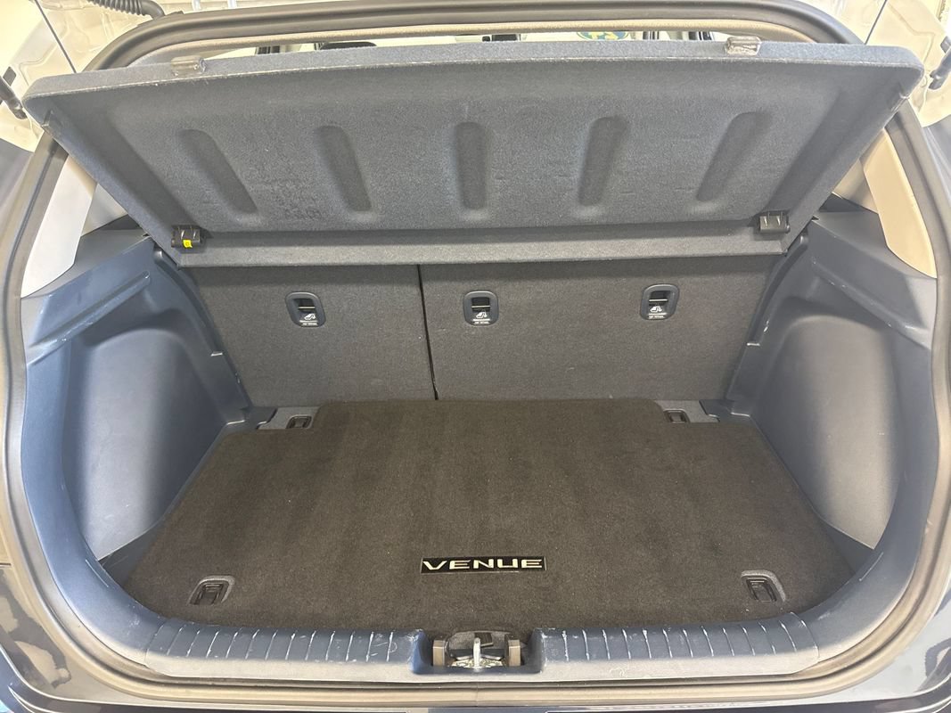Used 2024 Hyundai Venue Limited FWD image 6