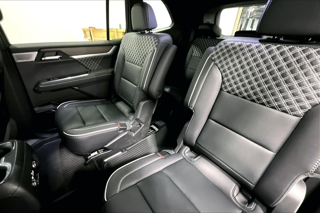 Used 2025 GMC Acadia Denali w/ Super Cruise Package FWD image 32