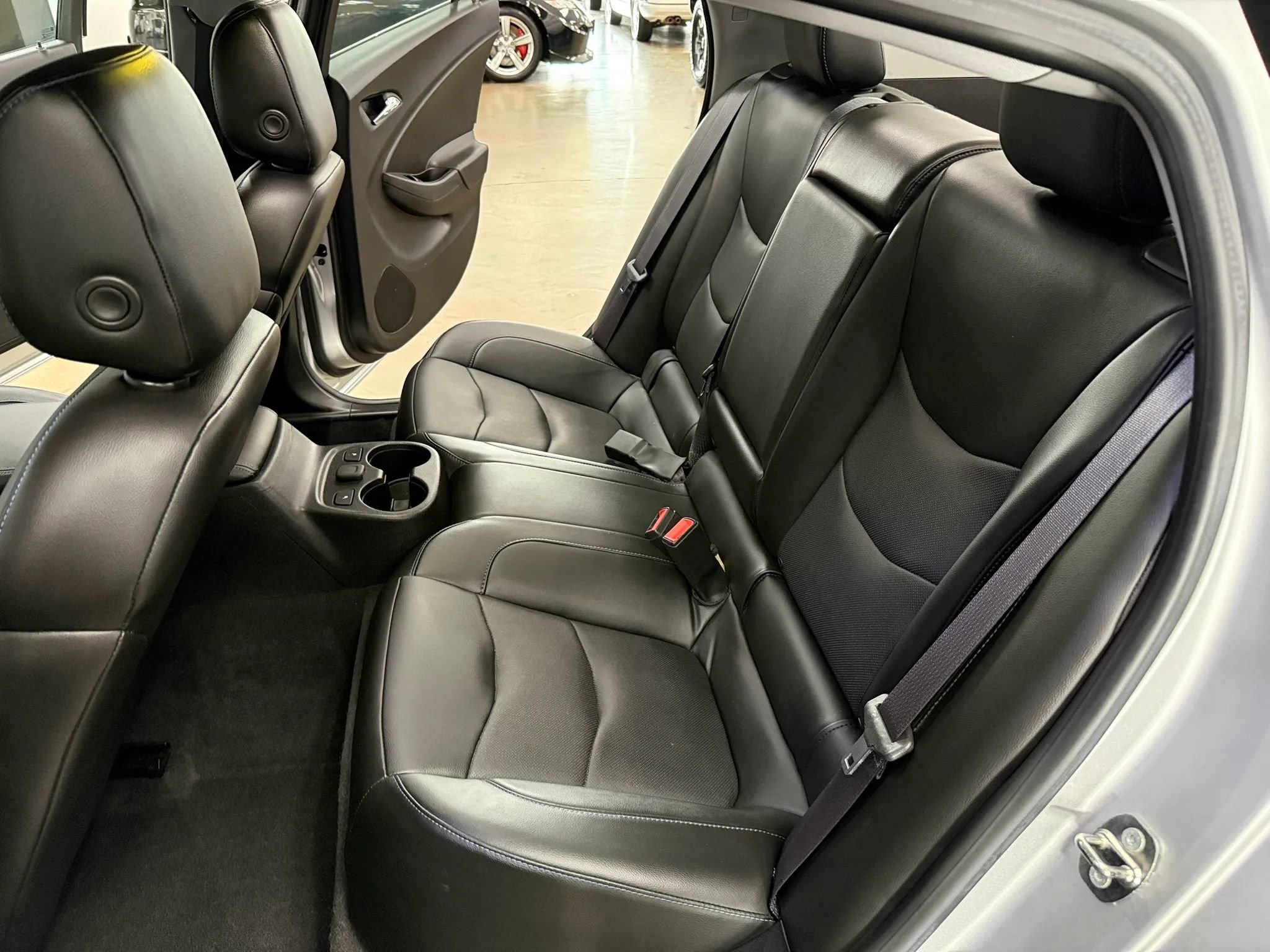 Used 2017 Chevrolet Volt Premier w/ Driver Confidence II Package image 16