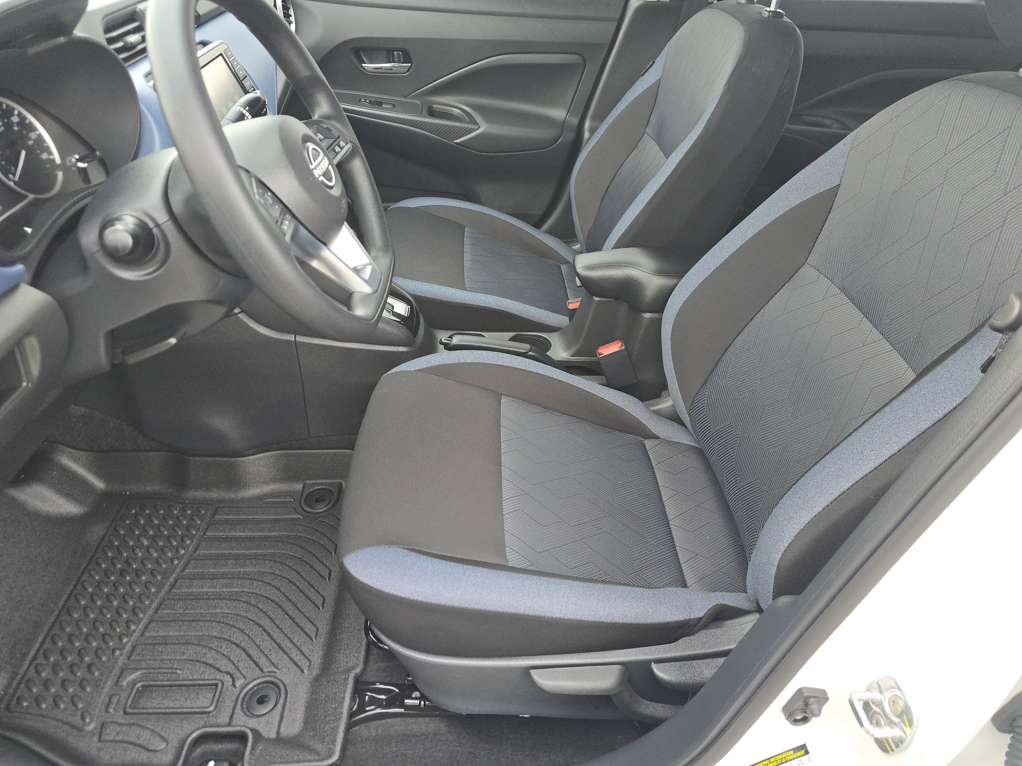 Used 2025 Nissan Versa SV w/ Trunk Package image 18