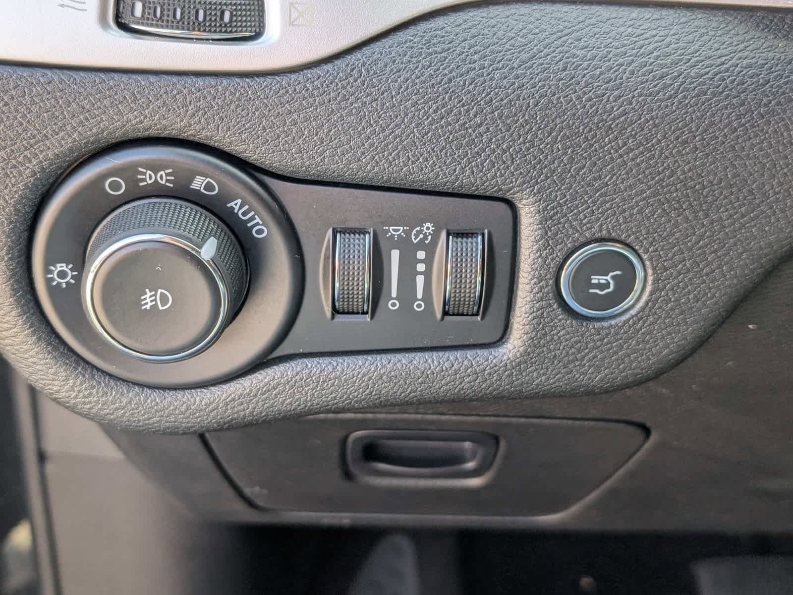 Used 2016 Jeep Cherokee Trailhawk w/ Comfort/Convenience Group image 19