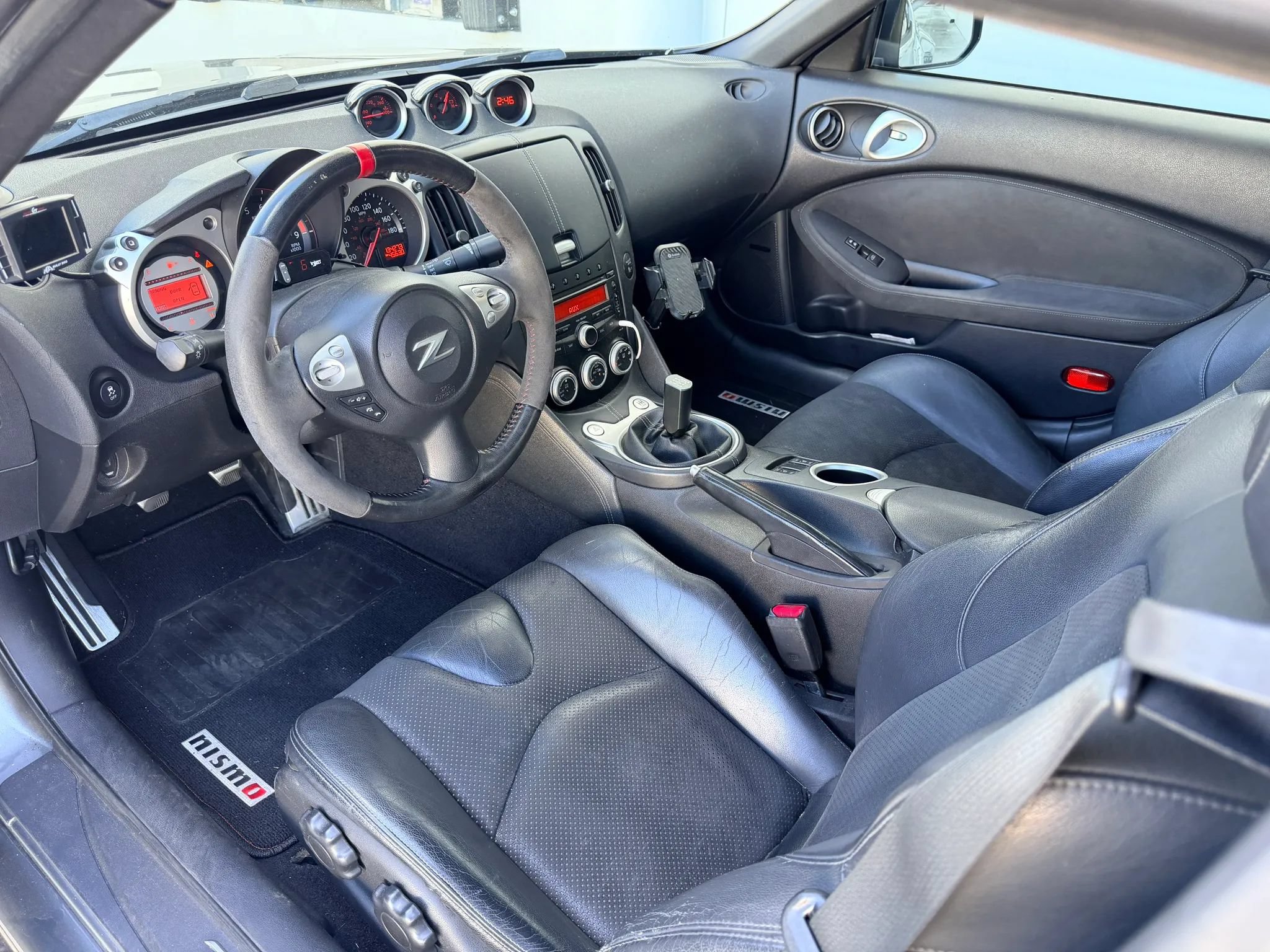 Used 2011 Nissan 370Z Touring w/ Sport Pkg RWD image 9
