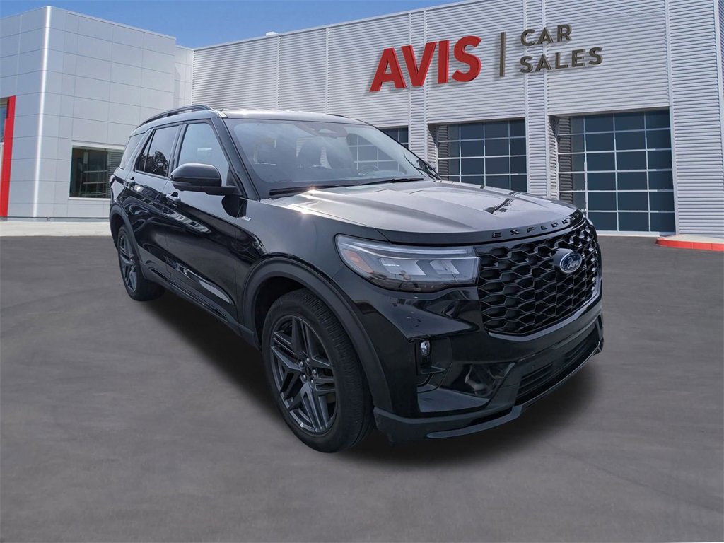 Used 2025 Ford Explorer ST-Line w/ ST-Line Street Pack image 3
