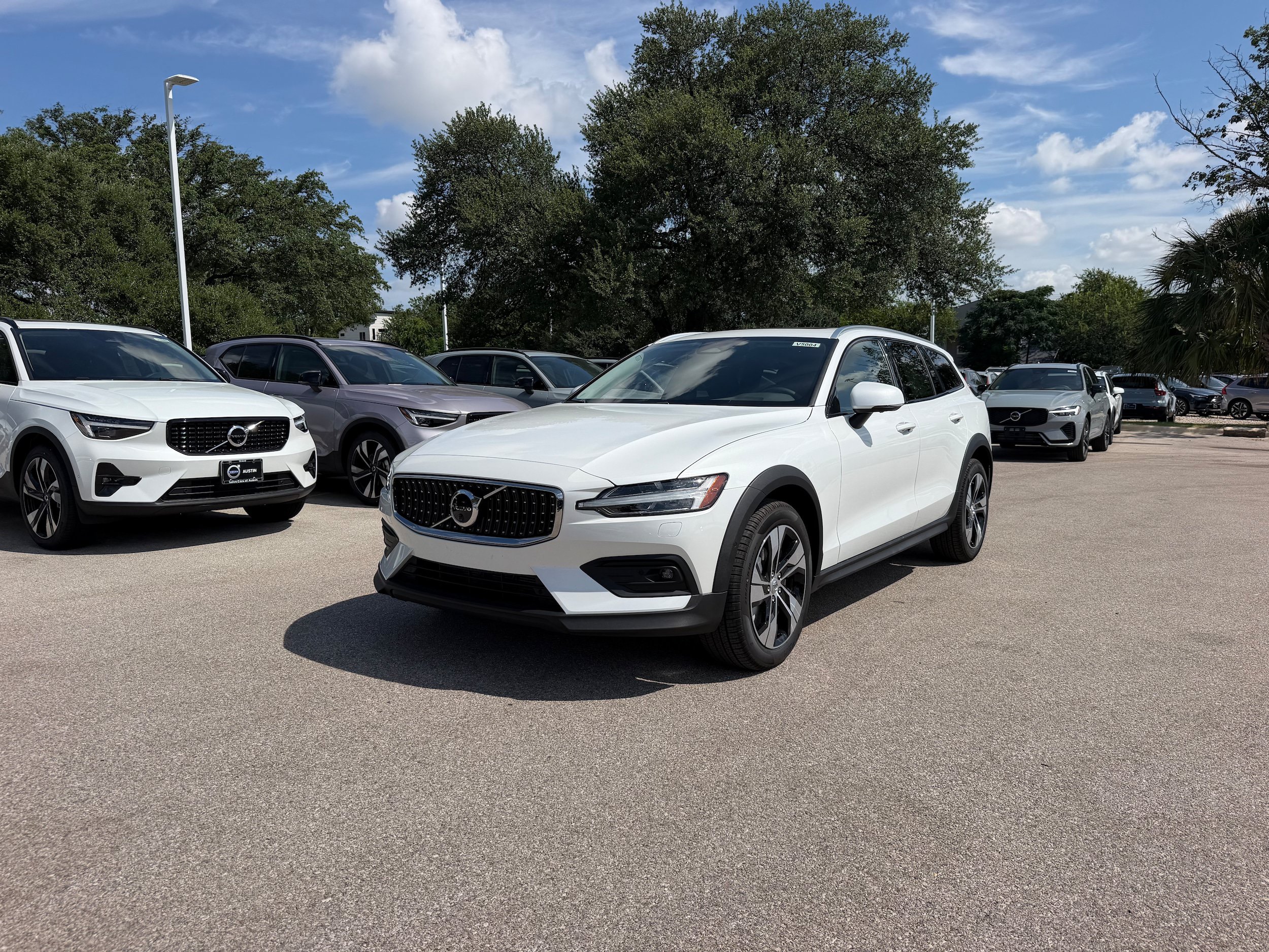 New 2026 Volvo V60 B5 Cross Country Plus w/ Climate Package AWD/4WD image 2