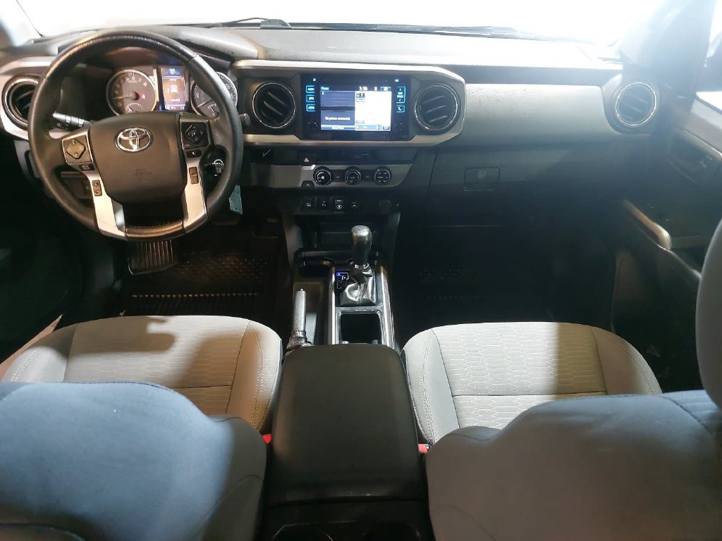 Used 2018 Toyota Tacoma SR5 RWD image 9
