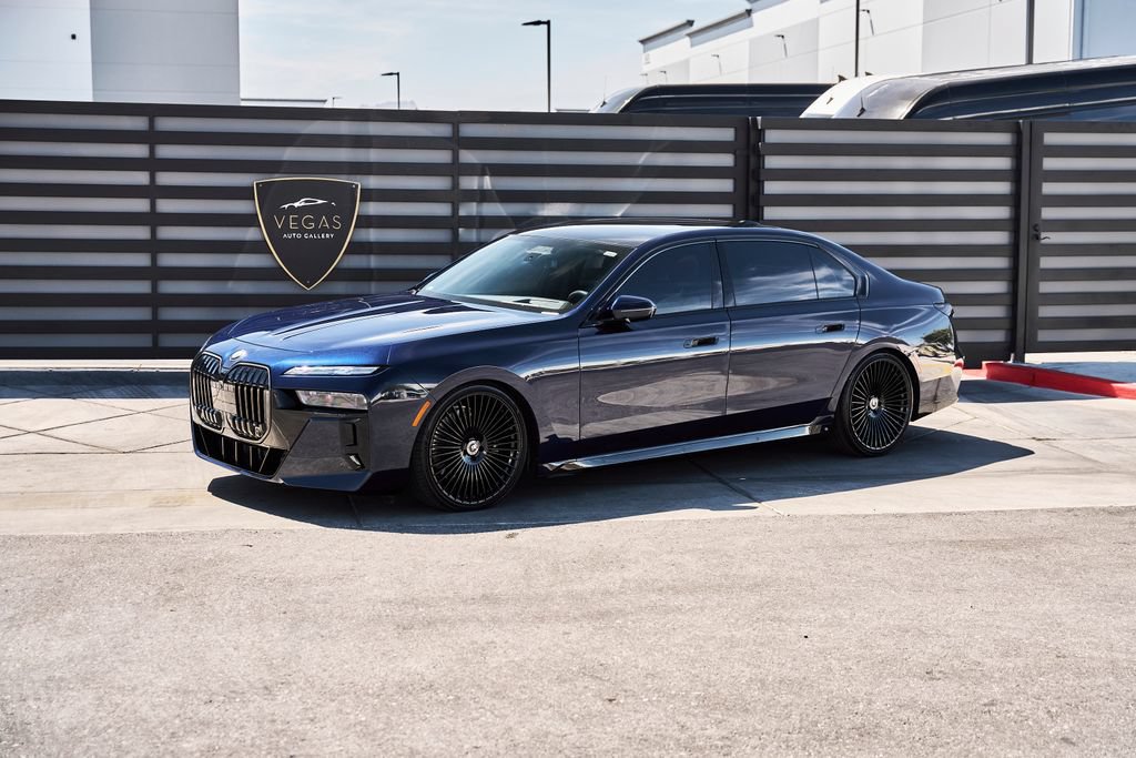 Used 2025 BMW 760i xDrive w/ Executive Package AWD/4WD image 5